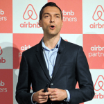 Airbnbのブレチャージク氏が都内会見で今後の活動を語る